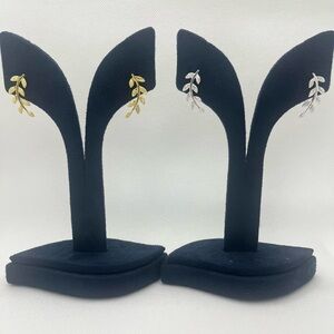 Elegant Silver Leaf Earrings in 925 sterling silver